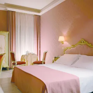 Romulus Hotel